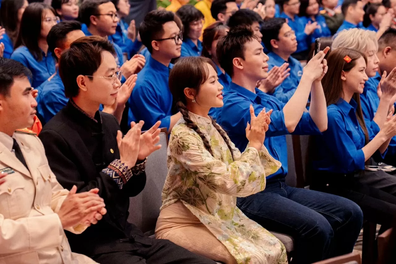 Tâm trong, trí sáng, hoài bão lớn: Hành trang thanh niên Việt Nam trong kỷ nguyên mới Tâm trong, trí sáng, hoài bão lớn: Hành trang thanh niên Việt Nam trong kỷ nguyên mới