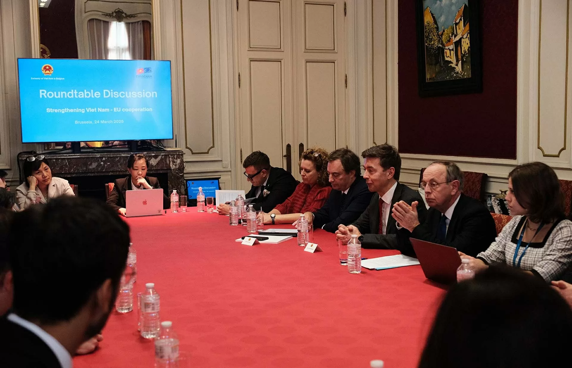 Toạ đàm về thúc đẩy quan hệ hợp tác Việt Nam-EU và vai trò của EuroCham Toạ đàm về thúc đẩy quan hệ hợp tác Việt Nam-EU và vai trò của EuroCham