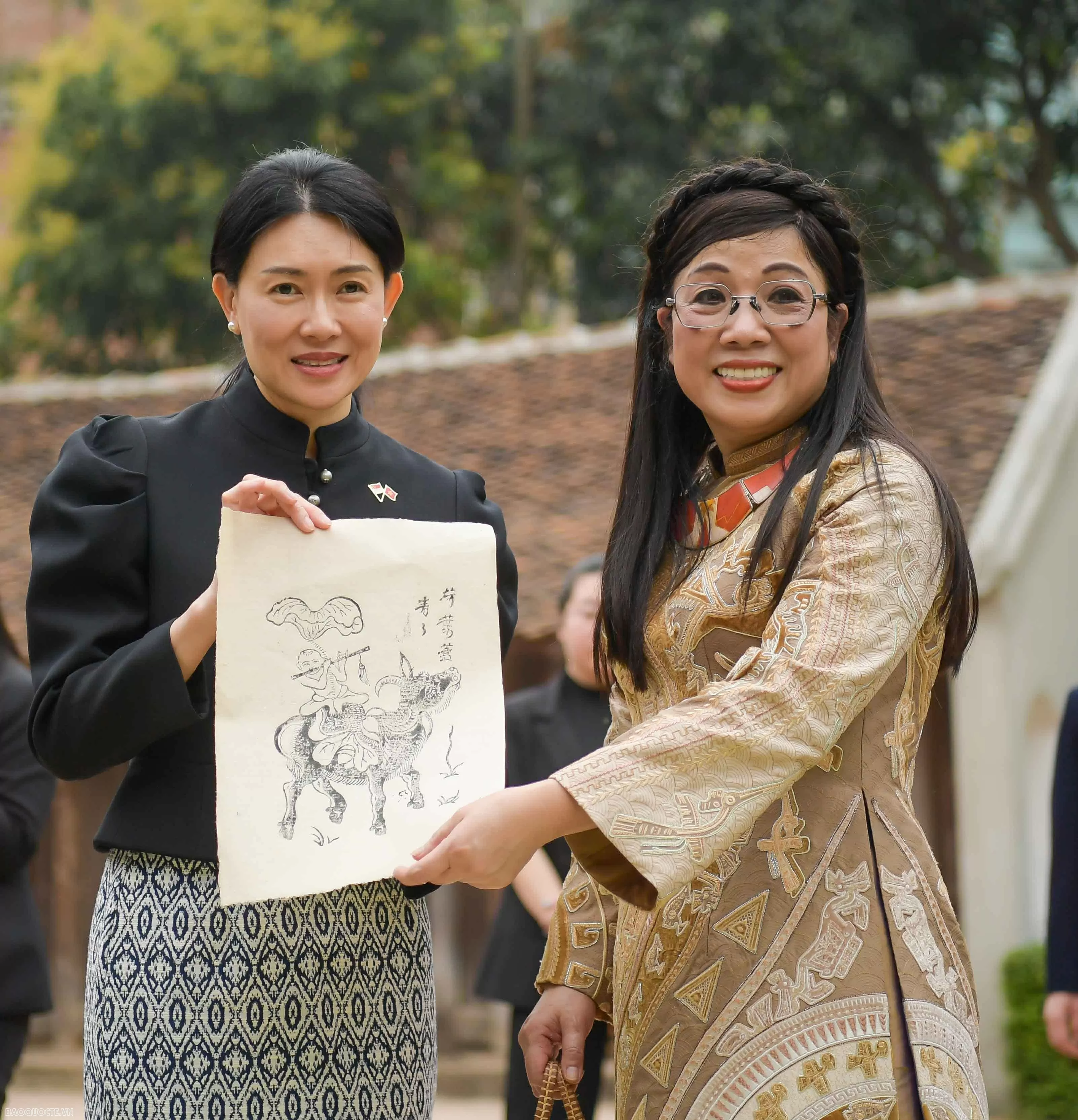 Phu nhân Thủ tướng tham quan bảo tàng dân tộc học Phu nhân Thủ tướng tham quan bảo tàng dân tộc học