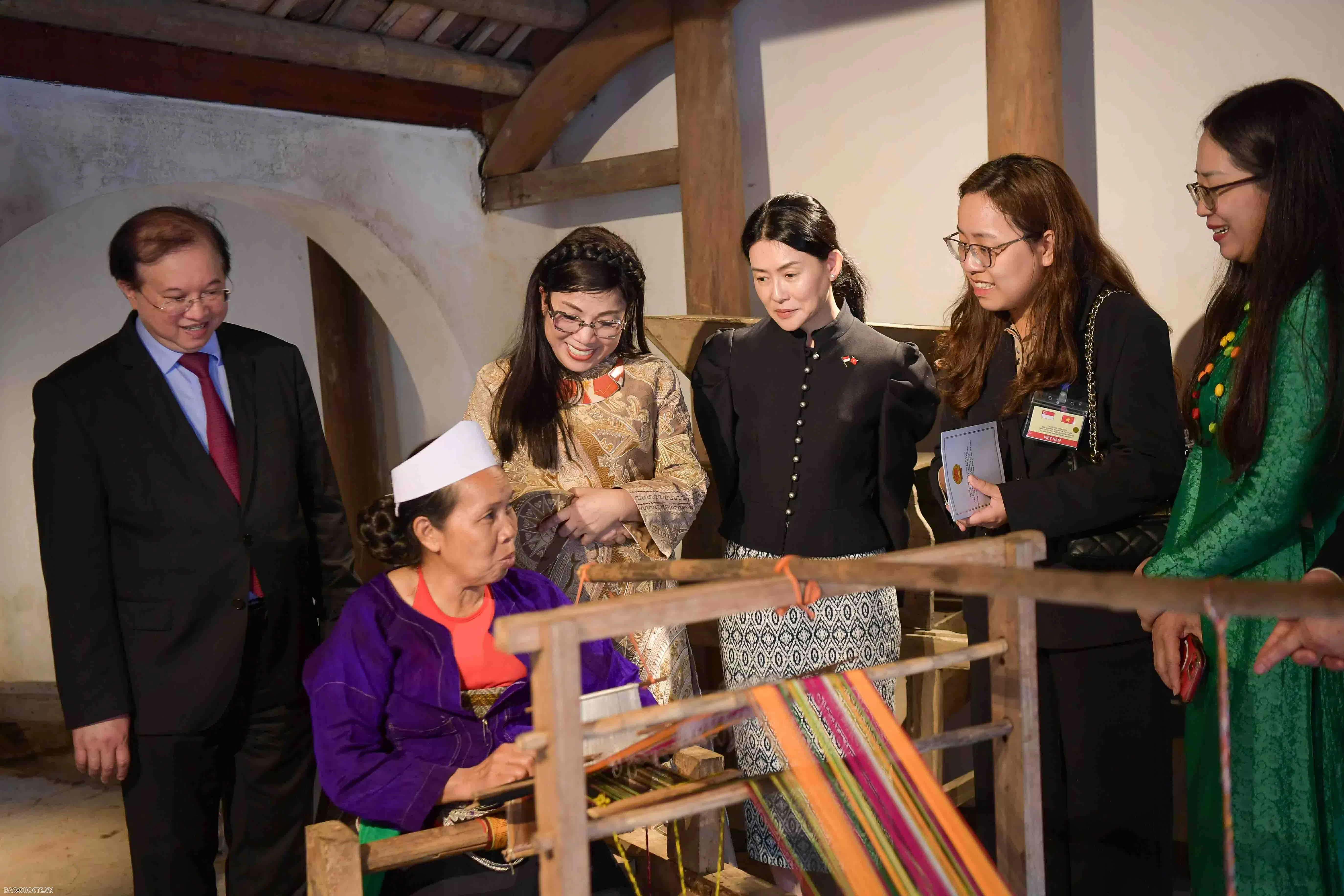 Phu nhân Thủ tướng tham quan bảo tàng dân tộc học Phu nhân Thủ tướng tham quan bảo tàng dân tộc học