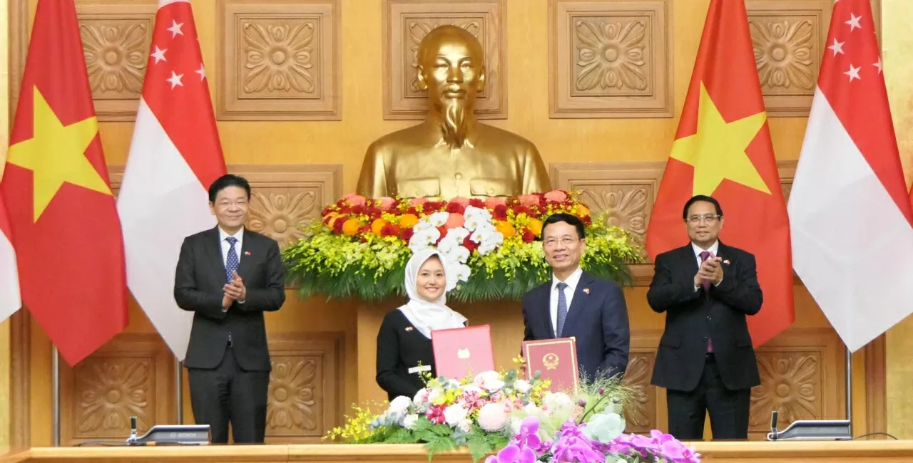 Thủ tướng Phạm Minh Chính và Thủ tướng Singapore Lawrence Wong chứng kiến trao Bản ghi nhớ về hợp tác trong lĩnh vực phát triển số và đổi mới sáng tạo giữa Bộ Khoa học và Công nghệ Việt Nam và Bộ Phát triển số và Thông tin Singapore. (Ảnh:Thành Long) Thủ tướng Phạm Minh Chính và Thủ tướng Singapore Lawrence Wong chứng kiến trao Bản ghi nhớ về hợp tác trong lĩnh vực phát triển số và đổi mới sáng tạo giữa Bộ Khoa học và Công nghệ Việt Nam và Bộ Phát triển số và Thông tin Singapore. (Ảnh:Thành Long)