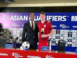 HLV Kluivert mừng tưng bừng sau trận thắng đầu tiên với đội tuyển Indonesia