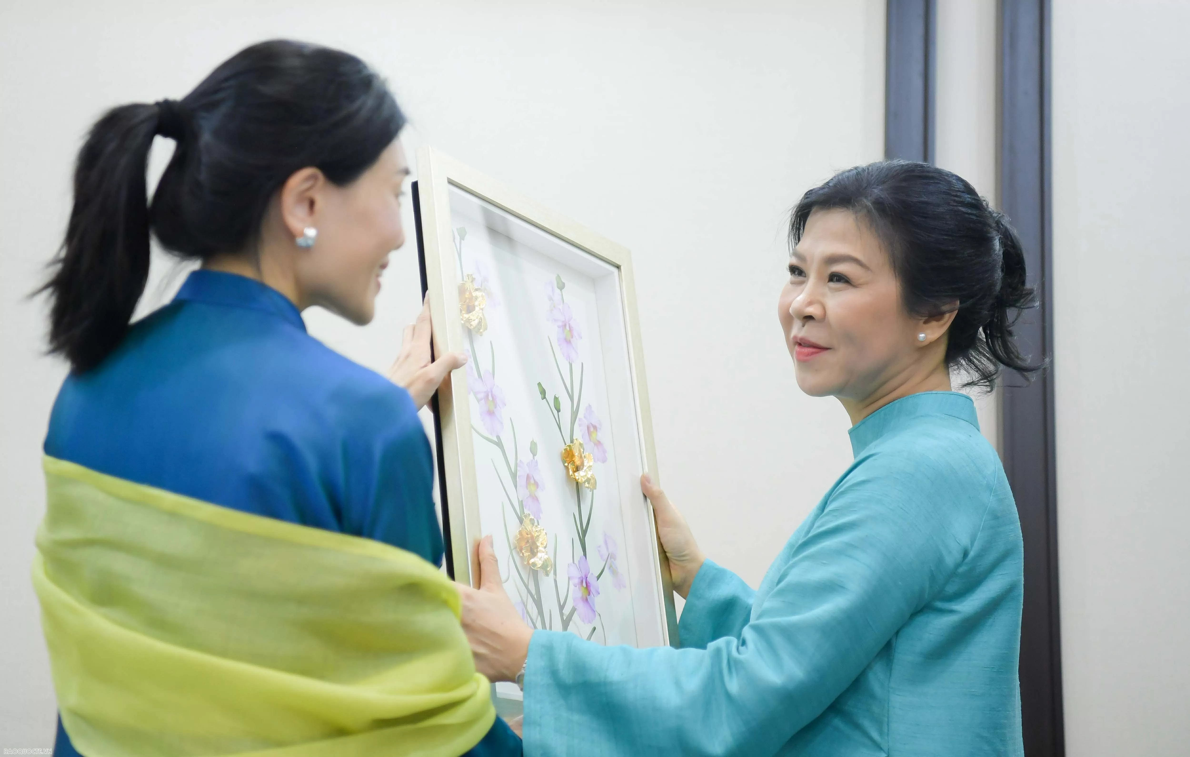 Điều đặc biệt từ món quà hai Phu nhân Tổng bí thư và Phu nhân Thủ tướng Singapore dành tặng nhau