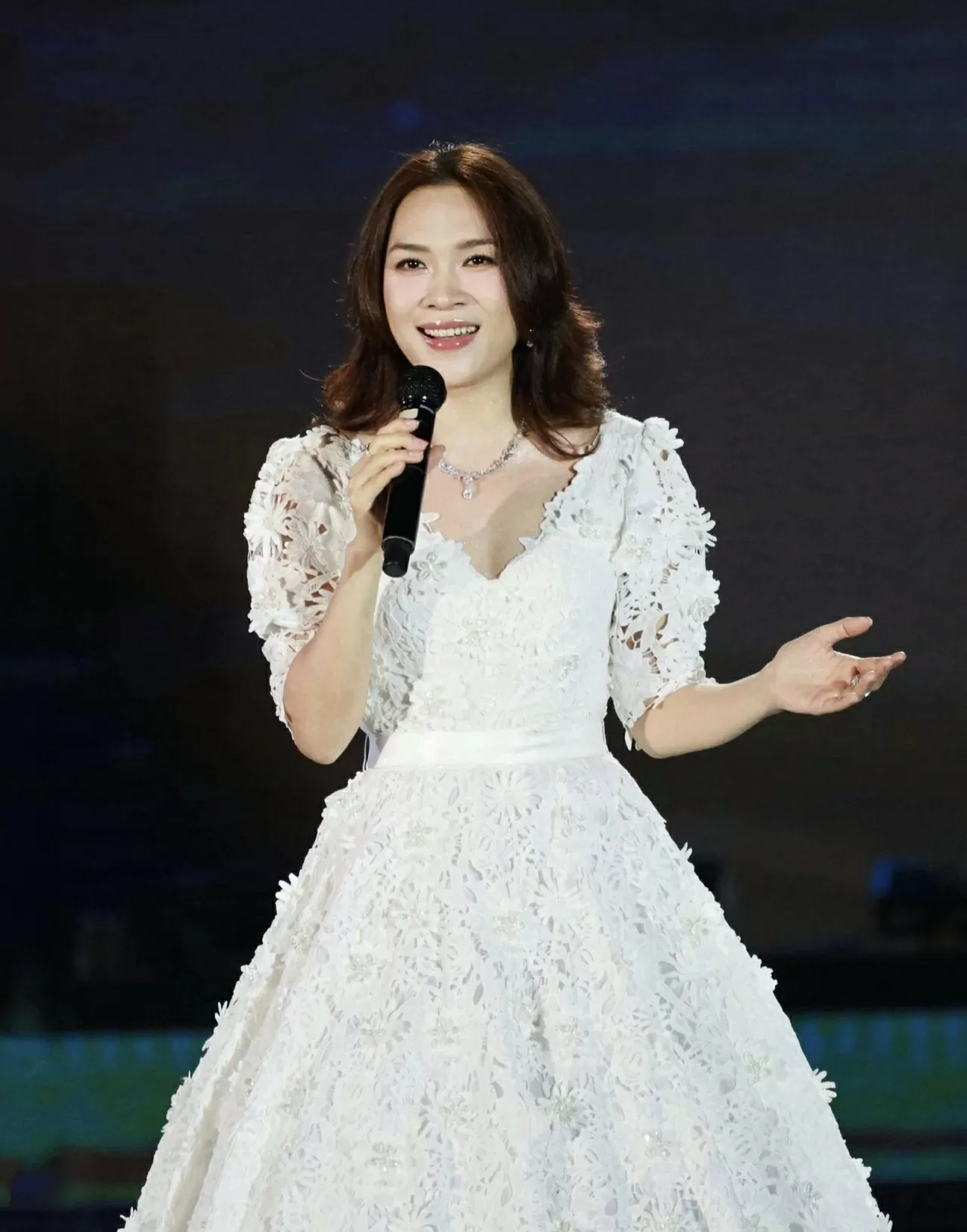 Ca sĩ Mỹ Tâm thần thái trên sân khấu, nhan sắc ngày càng thăng hạng Ca sĩ Mỹ Tâm thần thái trên sân khấu, nhan sắc ngày càng thăng hạng