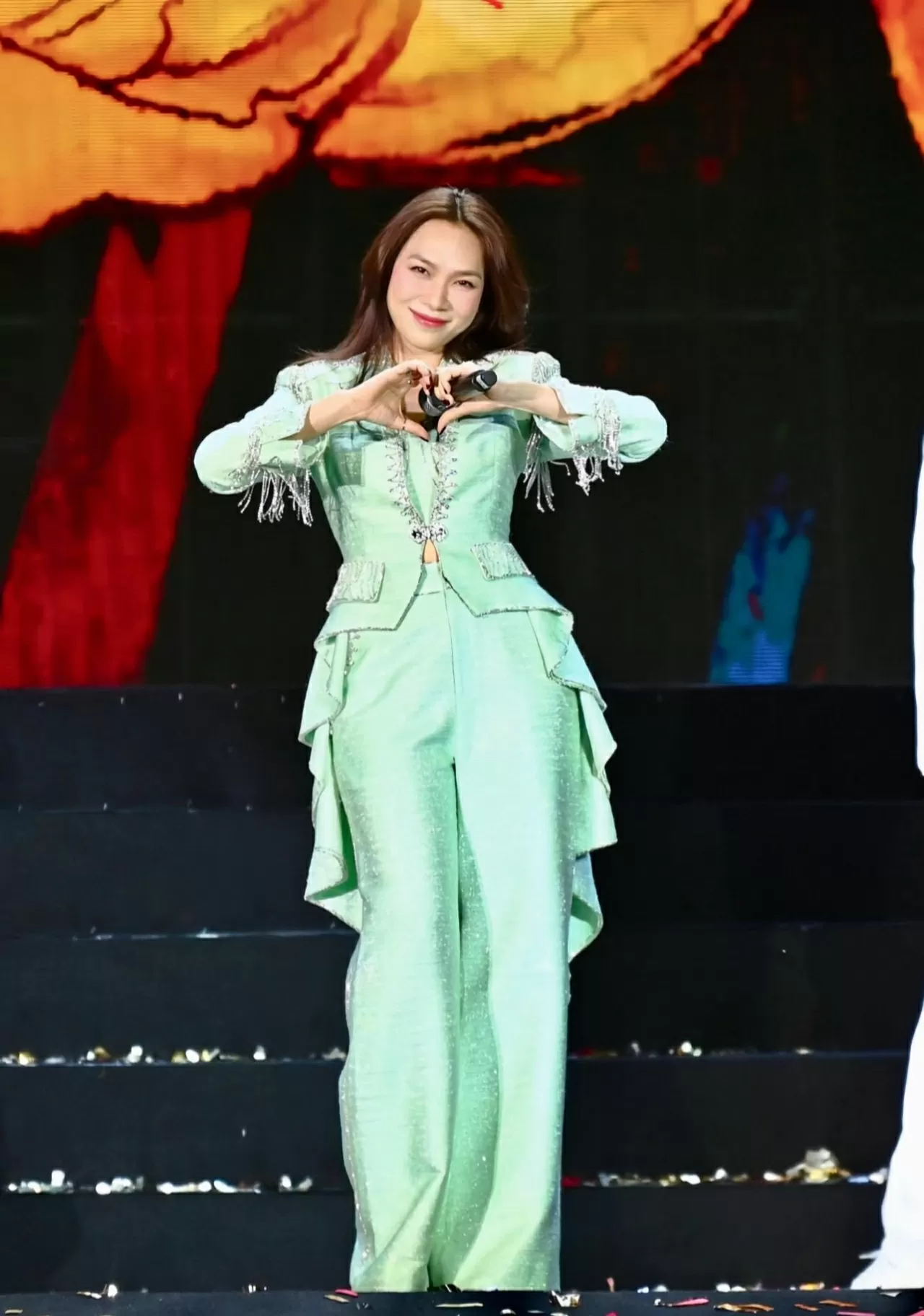 Ca sĩ Mỹ Tâm thần thái trên sân khấu, nhan sắc ngày càng thăng hạng Ca sĩ Mỹ Tâm thần thái trên sân khấu, nhan sắc ngày càng thăng hạng