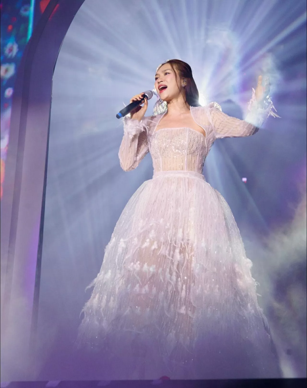 Ca sĩ Mỹ Tâm thần thái trên sân khấu, nhan sắc ngày càng thăng hạng Ca sĩ Mỹ Tâm thần thái trên sân khấu, nhan sắc ngày càng thăng hạng