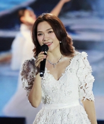 Ca sĩ Mỹ Tâm thần thái trên sân khấu, nhan sắc ngày càng thăng hạng