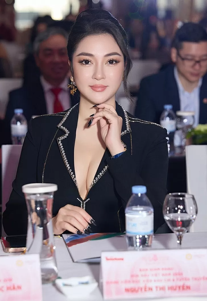 Hoa hậu Nguyễn Thị Huyền đẹp mặn mà làm giám khảo cuộc thi Hoa hậu Việt Nam 2024