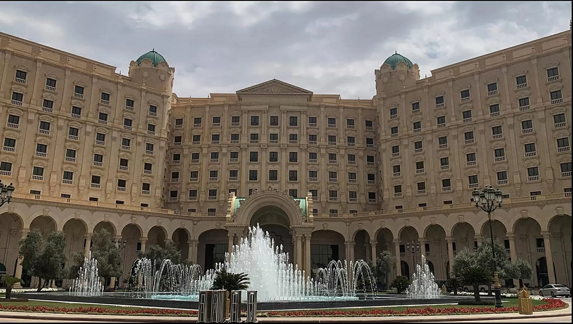 Khách sạn Ritz-Carlton - nơi diễn ra các cuộc đàm phán giữa Nga-Mỹ và Ukraine-Mỹ. (Nguồn: Reuters) Khách sạn Ritz-Carlton - nơi diễn ra các cuộc đàm phán giữa Nga-Mỹ và Ukraine-Mỹ. (Nguồn: Reuters)