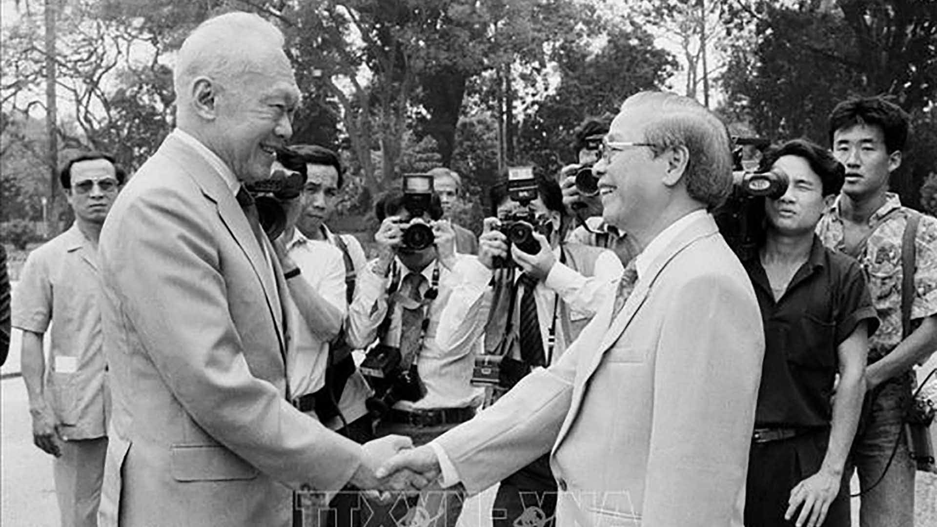 Niềm tin lớn dần về Việt Nam, ông Lý Quang Diệu đã đúng!