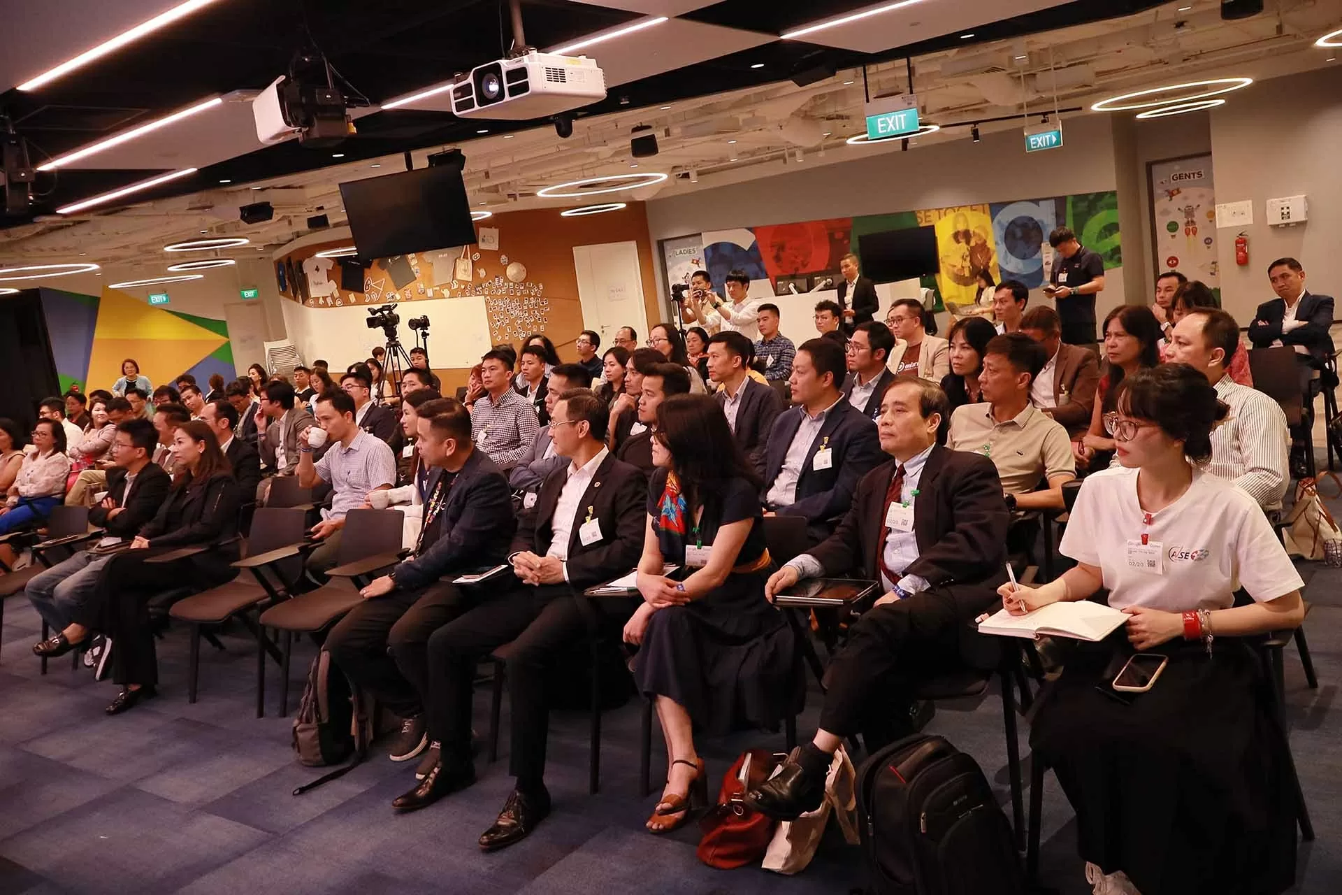 Nghị quyết 57 - Tiếp sức khát vọng của kiều bào: Mảnh đất cho hiền tài dụng võ (Kỳ cuối) Nghị quyết 57 - Tiếp sức khát vọng của kiều bào: Mảnh đất cho hiền tài dụng võ (Kỳ cuối)