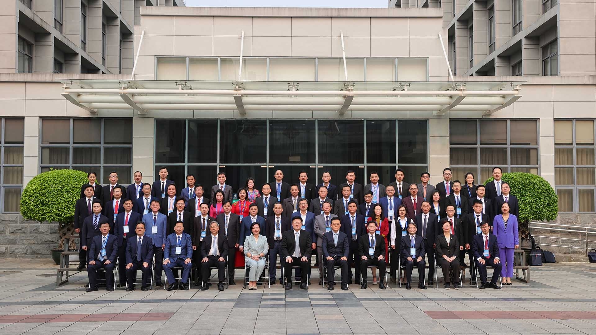 Quảng Tây tổ chức lớp bồi dưỡng chuyên đề về trí tuệ nhân tạo (AI) cho các địa phương biên giới Việt Nam