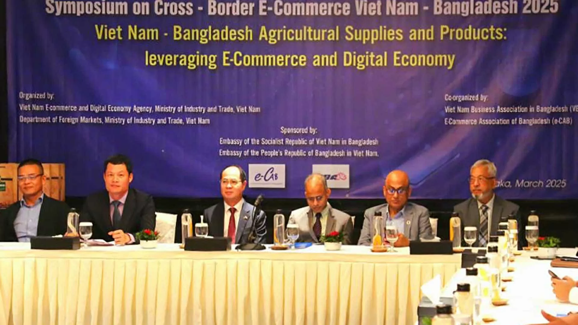 Diễn đàn xúc tiến thương mại điện tử xuyên biên giới Việt Nam-Bangladesh Diễn đàn xúc tiến thương mại điện tử xuyên biên giới Việt Nam-Bangladesh