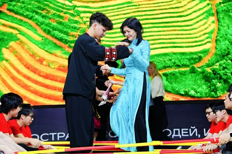 Dấu ấn lan toả văn hoá của cộng đồng du học sinh Việt Nam tại Tyumen Ấn tượng ngày văn hóa của cộng đồng du học sinh Việt Nam tại Tyumen