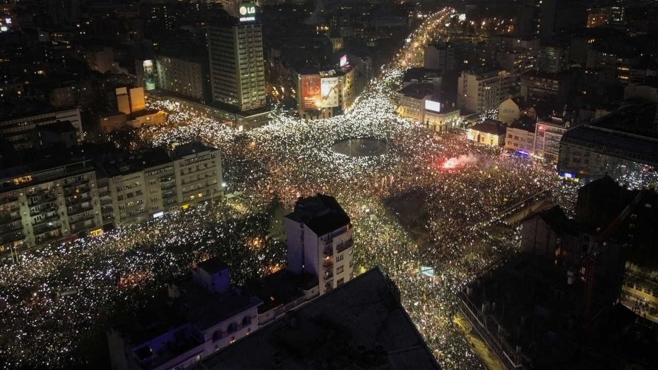 Người biểu tình nói về 'âm thanh địa ngục', Serbia bác cáo buộc sử dụng vũ khí cấm