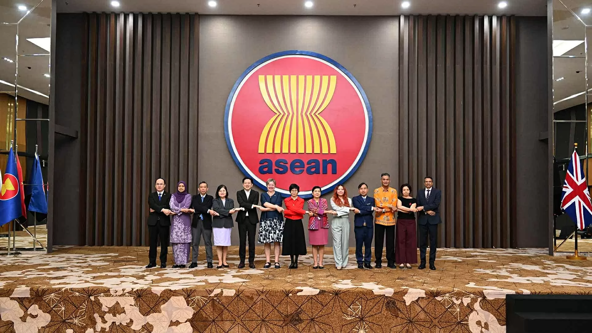 Đại sứ Tôn Thị Ngọc Hương đồng chủ trì cuộc họp Ủy ban hợp tác chung ASEAN-Anh lần thứ 4 Đại sứ Tôn Thị Ngọc Hương đồng chủ trì cuộc họp Ủy ban hợp tác chung ASEAN-Anh lần thứ 4