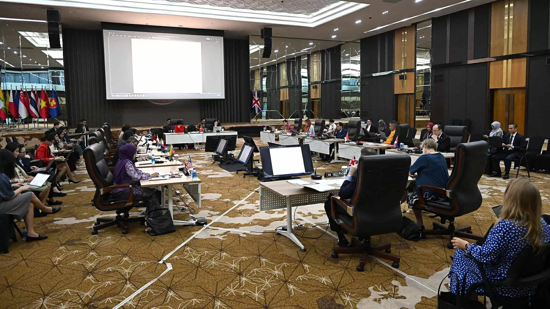 Đại sứ Tôn Thị Ngọc Hương đồng chủ trì cuộc họp Ủy ban hợp tác chung ASEAN-Anh lần thứ 4 Đại sứ Tôn Thị Ngọc Hương đồng chủ trì cuộc họp Ủy ban hợp tác chung ASEAN-Anh lần thứ 4