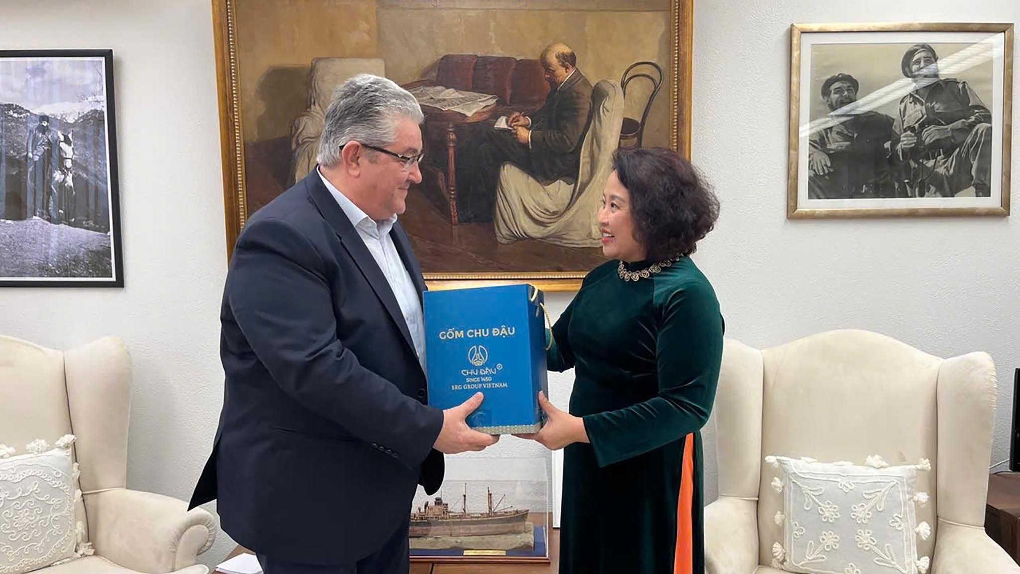 Đại sứ Việt Nam gặp Tổng Bí thư Đảng Cộng sản Hy Lạp