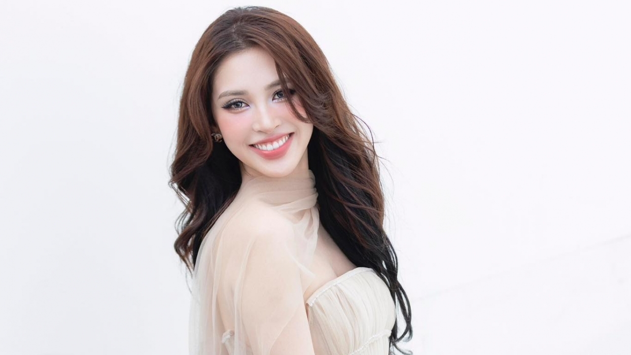 Ngắm bộ ảnh đẹp nên thơ của Hoa hậu Trần Tiểu Vy