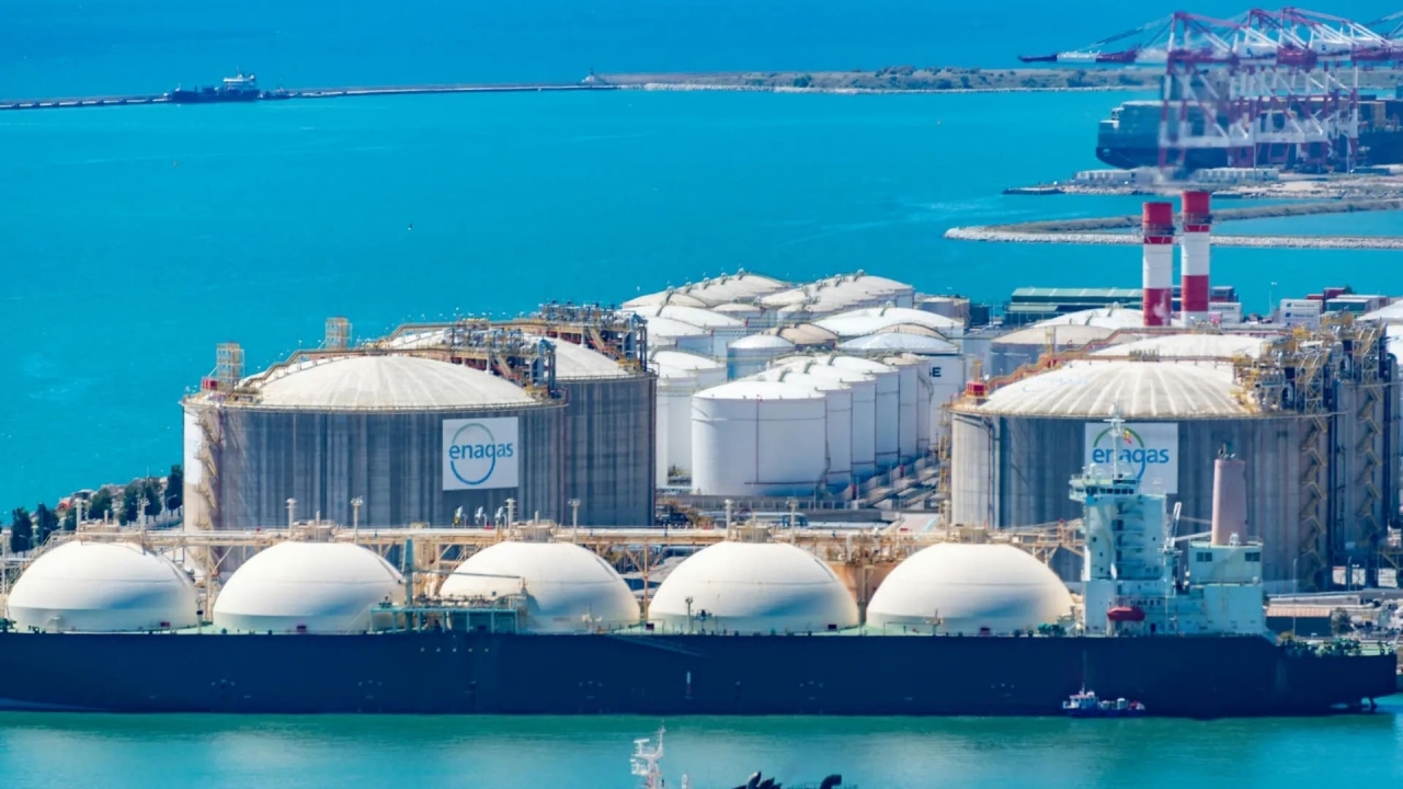 Quyết liệt rời xa khí đốt Nga nhưng EU vẫn tăng mua hàng, chuyên gia chỉ trích châu Âu vì dồn tiền cho LNG