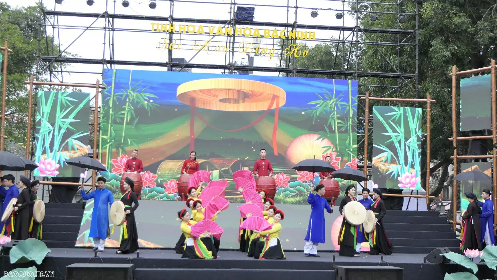 Để tranh Đông Hồ luôn là biểu tượng của bản sắc và khát vọng bảo tồn giá trị truyền thống Để tranh Đông Hồ luôn là biểu tượng của bản sắc và khát vọng bảo tồn giá trị truyền thống