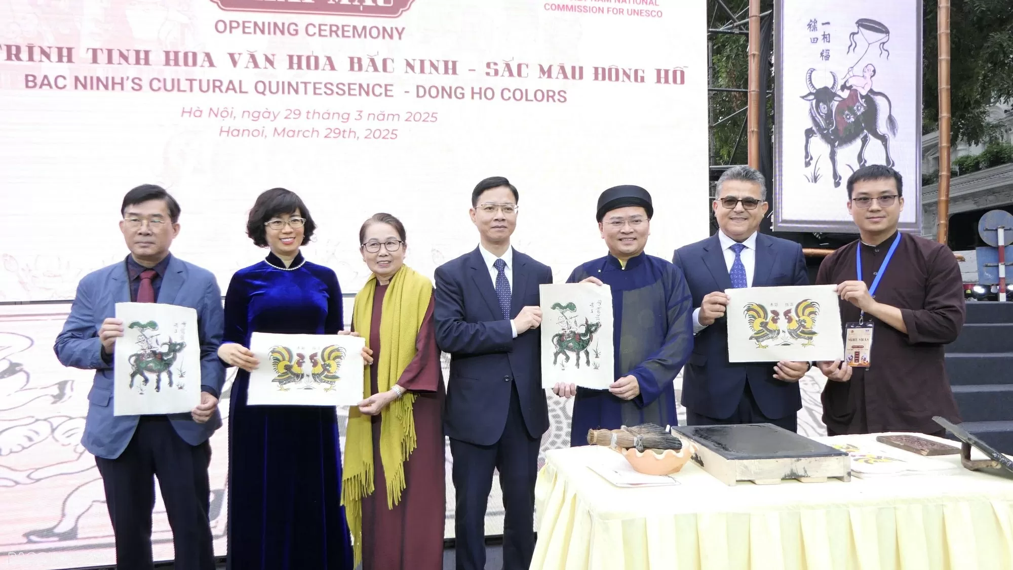 Để tranh Đông Hồ luôn là biểu tượng của bản sắc và khát vọng bảo tồn giá trị truyền thống Để tranh Đông Hồ luôn là biểu tượng của bản sắc và khát vọng bảo tồn giá trị truyền thống