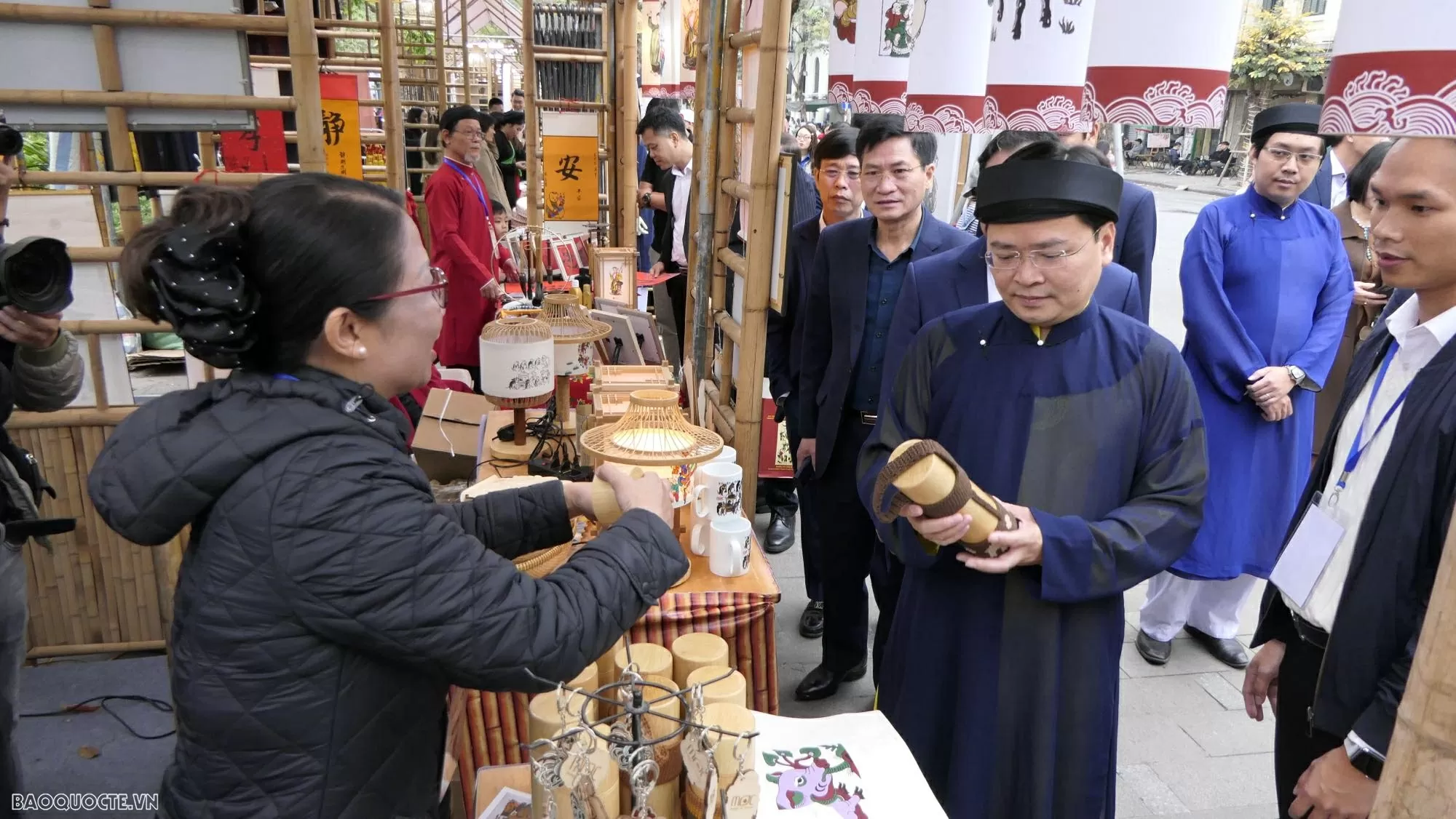 Để tranh Đông Hồ luôn là biểu tượng của bản sắc và khát vọng bảo tồn giá trị truyền thống Để tranh Đông Hồ luôn là biểu tượng của bản sắc và khát vọng bảo tồn giá trị truyền thống