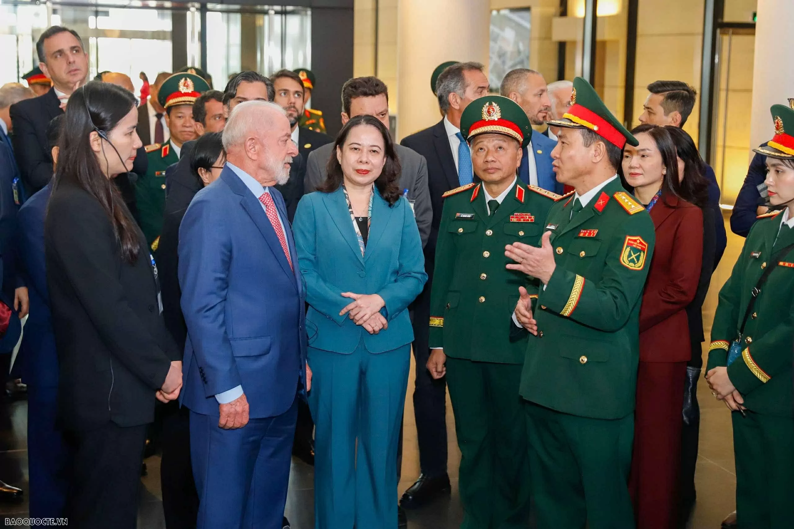 Tổng thống Brazil tham quan Bảo tàng Lịch sử quân sự Việt Nam