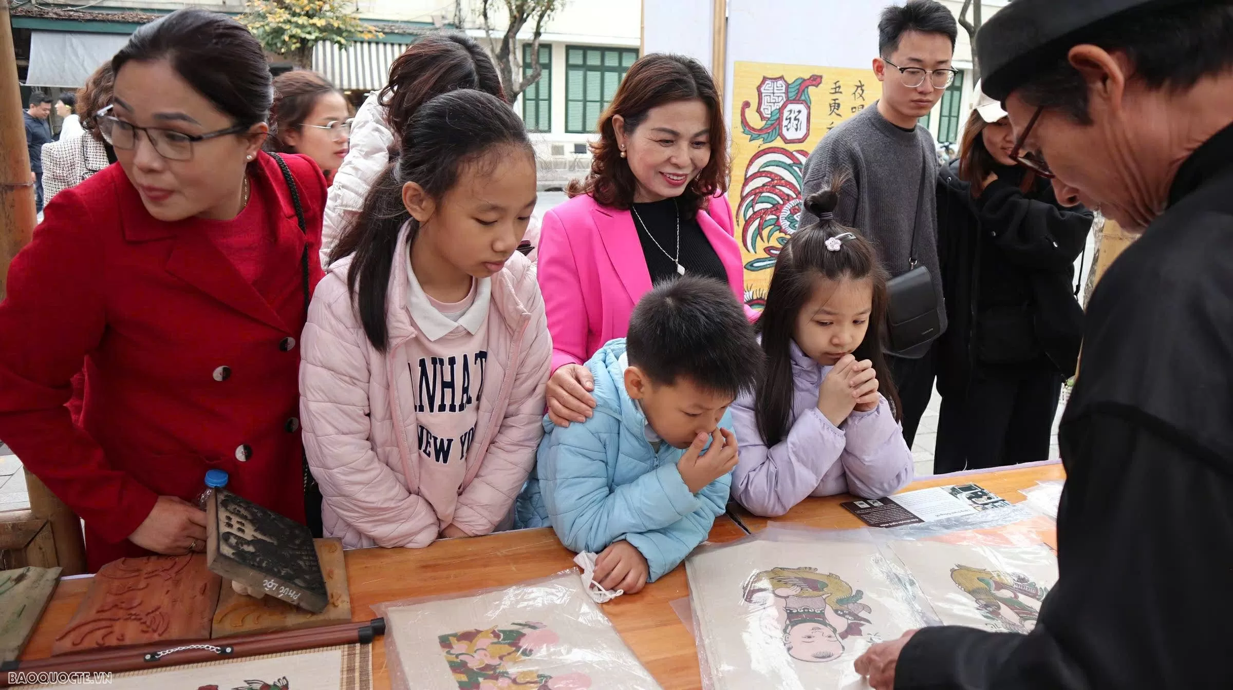 Để tranh Đông Hồ luôn là biểu tượng của bản sắc và khát vọng bảo tồn giá trị truyền thống Để tranh Đông Hồ luôn là biểu tượng của bản sắc và khát vọng bảo tồn giá trị truyền thống