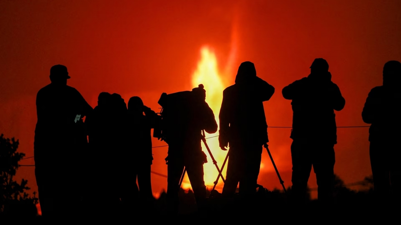 Mỹ: Du khách háo hức đến xem cảnh 'thức tỉnh’ của núi lửa mạnh nhất thế giới ở Hawaii