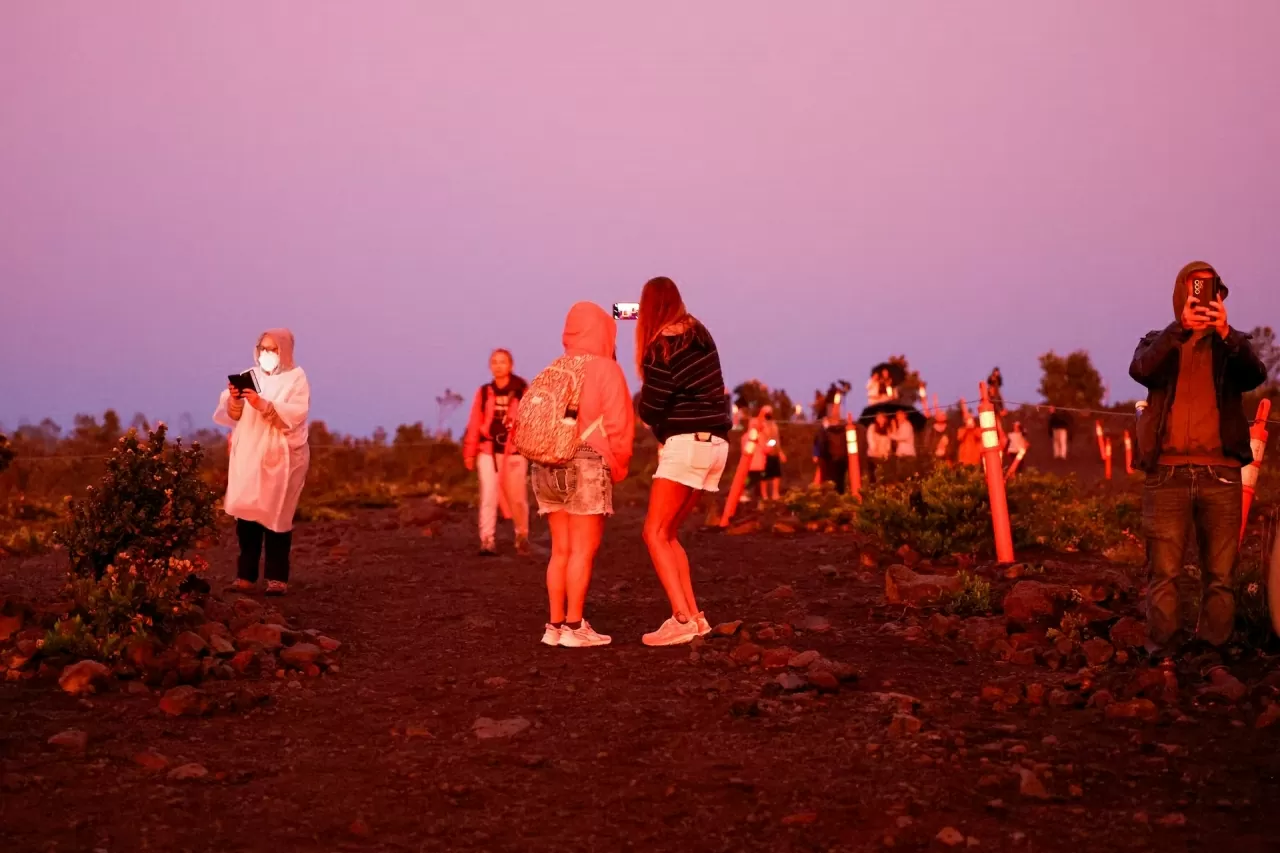 Mỹ: Du khách háo hức đến xem cảnh thức tỉnh’ của núi lửa mạnh nhất thế giới ở Hawaii Mỹ: Du khách háo hức đến xem cảnh 'thức tỉnh’ của núi lửa mạnh nhất thế giới ở Hawaii