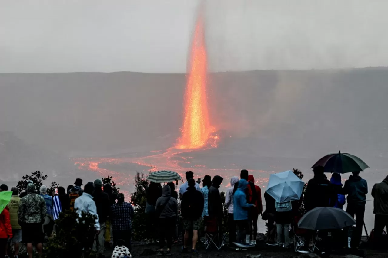 Mỹ: Du khách háo hức đến xem cảnh thức tỉnh’ của núi lửa mạnh nhất thế giới ở Hawaii Mỹ: Du khách háo hức đến xem cảnh 'thức tỉnh’ của núi lửa mạnh nhất thế giới ở Hawaii