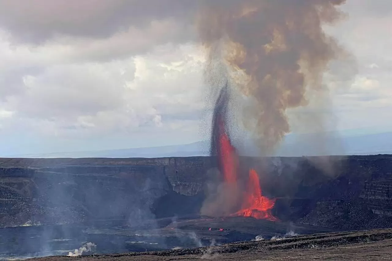 Mỹ: Du khách háo hức đến xem cảnh thức tỉnh’ của núi lửa mạnh nhất thế giới ở Hawaii Mỹ: Du khách háo hức đến xem cảnh 'thức tỉnh’ của núi lửa mạnh nhất thế giới ở Hawaii