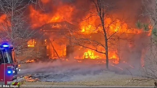 Máy bay lao xuống khu dân cư ở Mỹ, không có hành khách nào sống sót