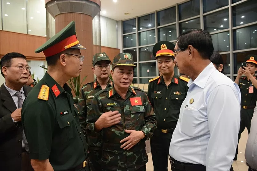 Đội cứu hộ, cứu nạn Việt Nam hạ cánh xuống sân bay Yangon, sẵn sàng hỗ trợ khắc phục hậu quả động đất tại Myanmar
