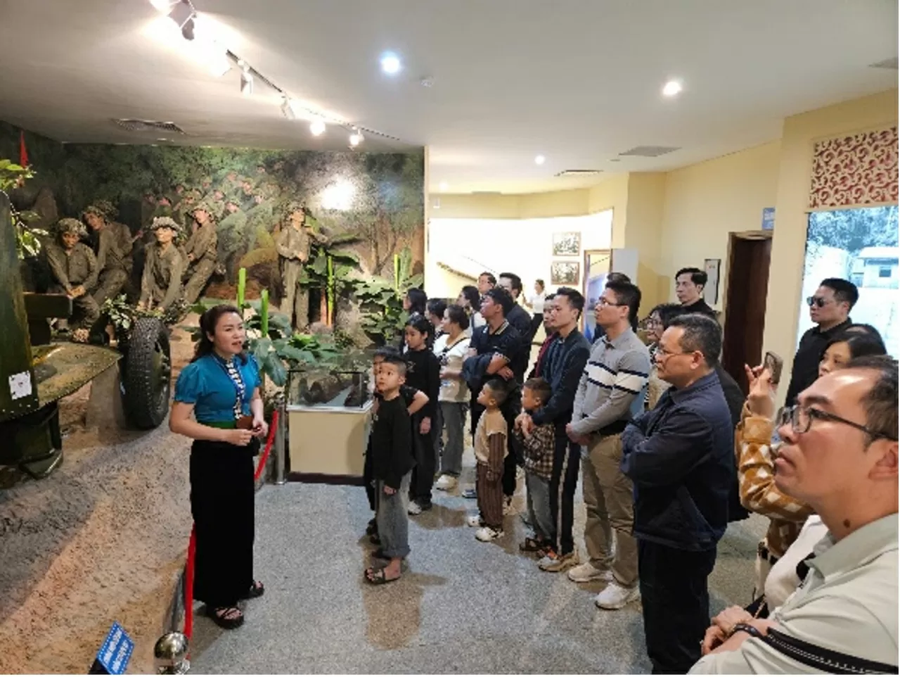 Hành trình về Điện Biên - Nơi bùn, máu và hoa kết thành lịch sử. Một số hình ảnh tại Bảo tàng. Hành trình về Điện Biên - Nơi bùn, máu và hoa kết thành lịch sử. Một số hình ảnh tại Bảo tàng.