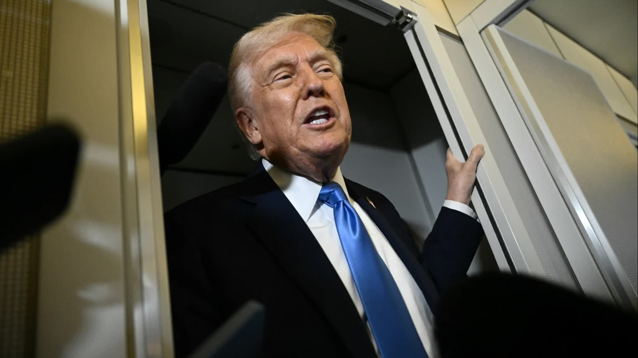 Mỹ dọa 'không kích' Iran