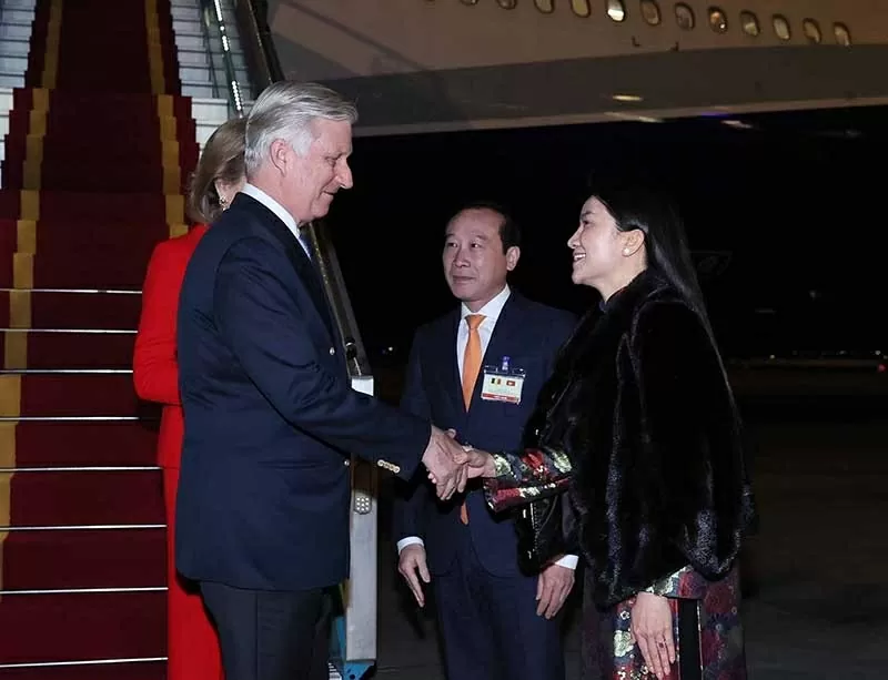 Nhà vua và Hoàng hậu Bỉ đến Hà Nội, bắt đầu chuyến thăm cấp Nhà nước tới Việt Nam Nhà vua và Hoàng hậu Bỉ đến Hà Nội, bắt đầu chuyến thăm cấp Nhà nước tới Việt Nam