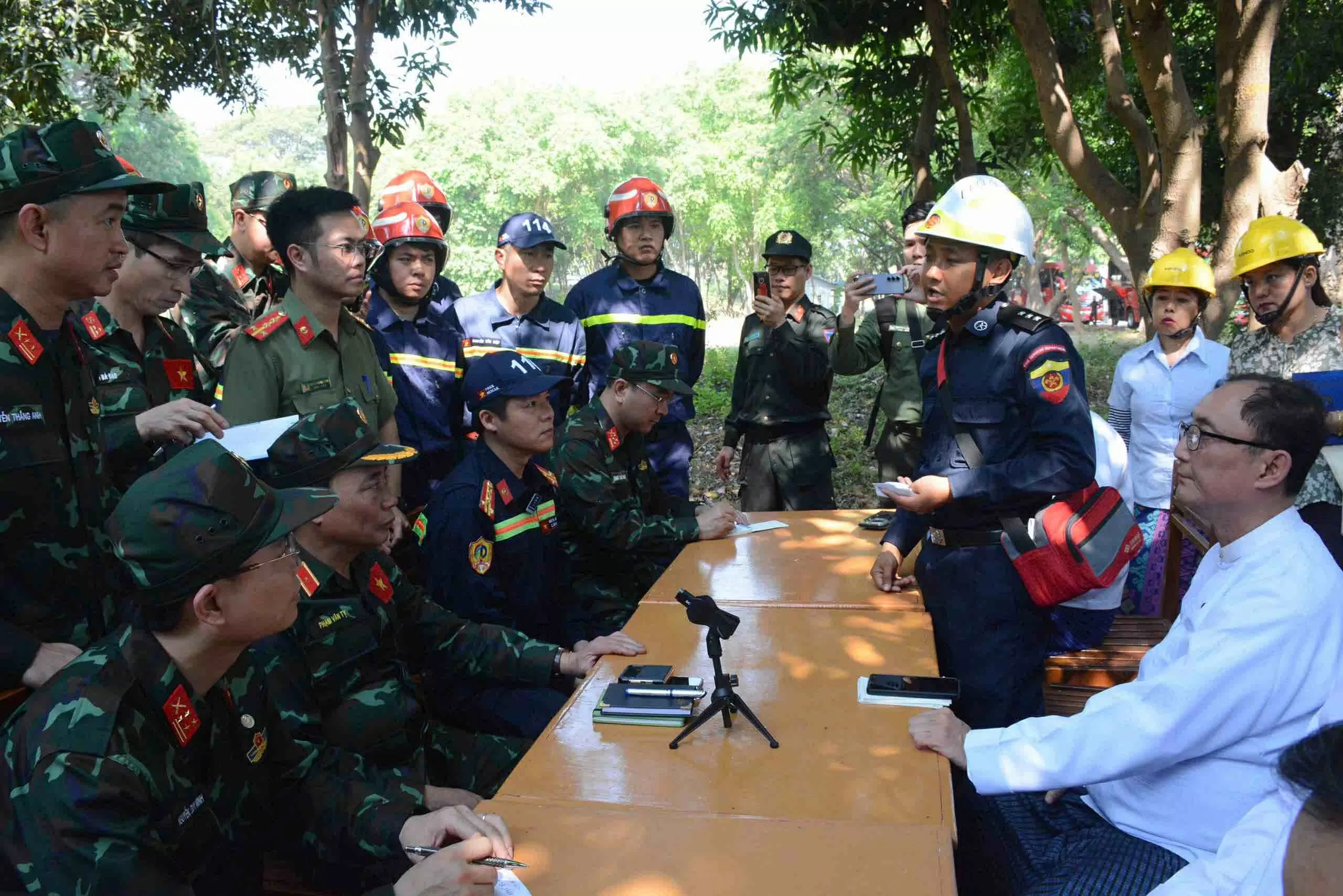 Những hình ảnh lực lượng Việt Nam cứu trợ động đất tại Myanmar