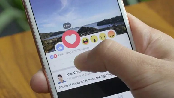 Facebook giới thiệu nhiều tùy chọn cảm xúc hơn ngoài nút “like” vào năm 2016 Facebook giới thiệu nhiều tùy chọn cảm xúc hơn ngoài nút “like” vào năm 2016
