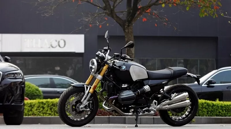 BMW R 12 nineT có trọng lượng 220 kg BMW R 12 nineT có trọng lượng 220 kg