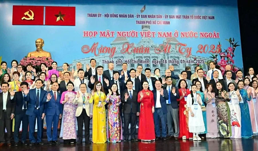 Cộng đồng người Việt ở nước ngoài cùng thành phố mang tên Bác và dân tộc bước vào kỷ nguyên vươn mình