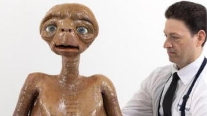 Bán đấu giá mô hình người ngoài hành tinh phim 'E.T. the Extra-Terrestrial'