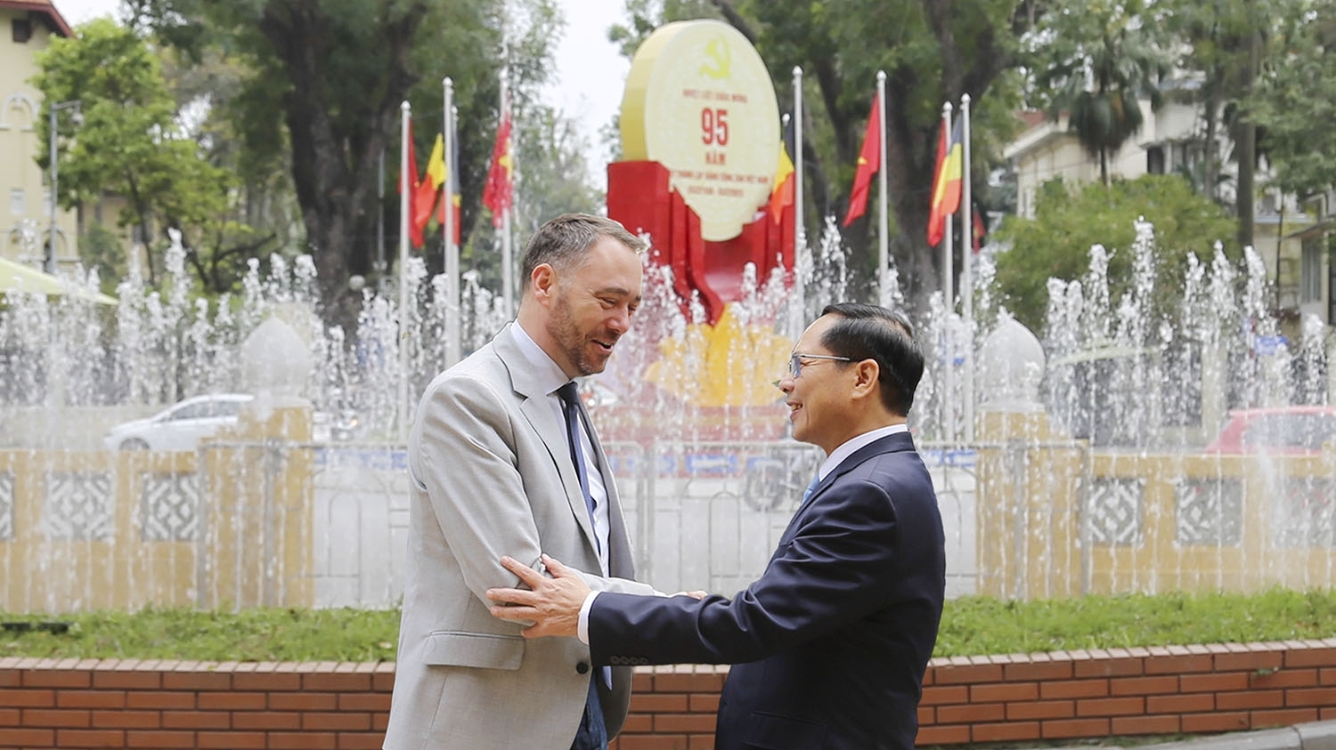 Phó Thủ tướng, Bộ trưởng Ngoại giao Bùi Thanh Sơn tiếp Phó Thủ tướng, Bộ trưởng Ngoại giao Bỉ