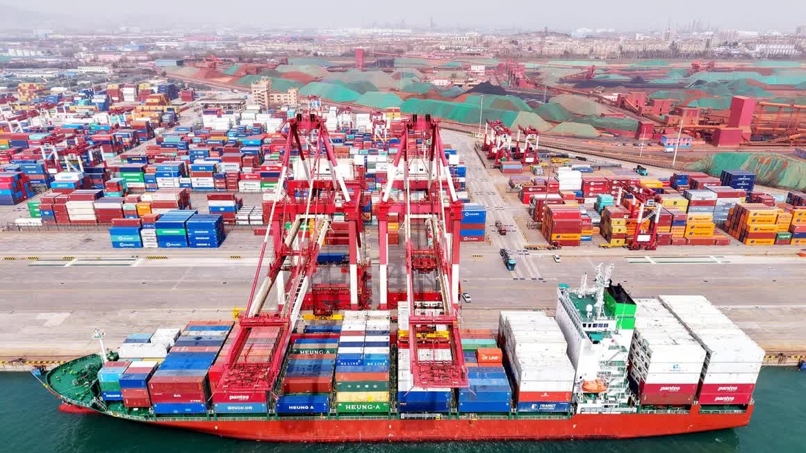 Điểm tin thế giới sáng 3/9: Pháp ra lệnh bắt giữ cựu Tổng thống Syria, Nga bật đèn xanh cho Ukraine, 900 người Afghanistan thiệt mạng do động đất