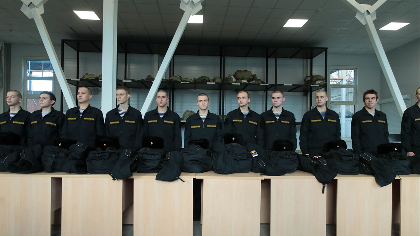 Nga tuyển 160.000 lính nghĩa vụ cho quân đội, khẳng định không liên quan xung đột Ukraine