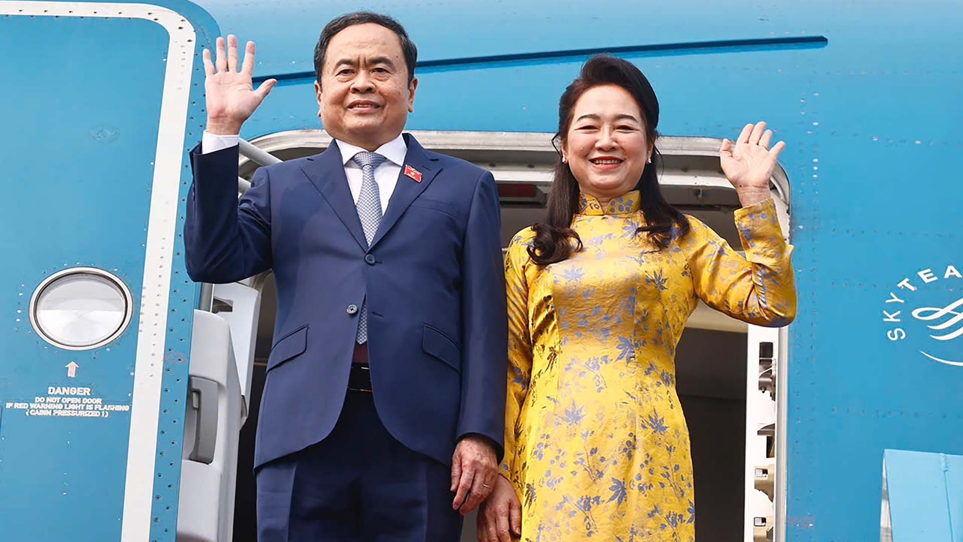 Chủ tịch Quốc hội Trần Thanh Mẫn và Phu nhân lên đường dự Đại hội đồng IPU-150, thăm chính thức Uzbekistan và Armenia