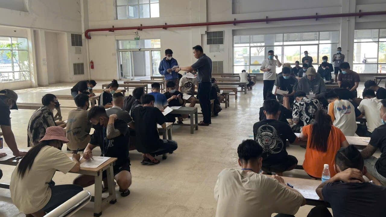 Thêm 221 công dân Việt Nam bị tạm giữ do vi phạm quy định xuất nhập cảnh của Myanmar về nước an toàn