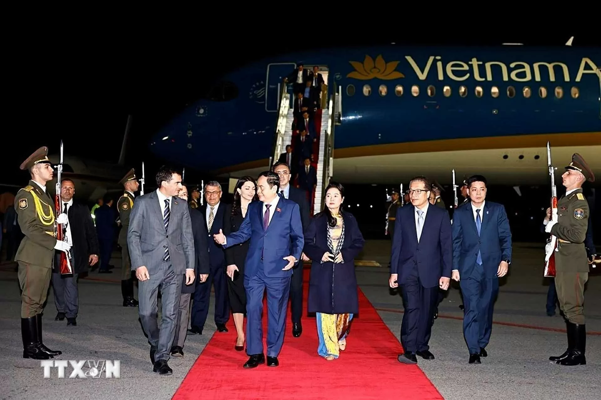 Chủ tịch Quốc hội Trần Thanh Mẫn và Phu nhân tới Yerevan, bắt đầu chuyến thăm chính thức Armenia Chủ tịch Quốc hội Trần Thanh Mẫn và Phu nhân tới Yerevan, bắt đầu chuyến thăm chính thức Armenia