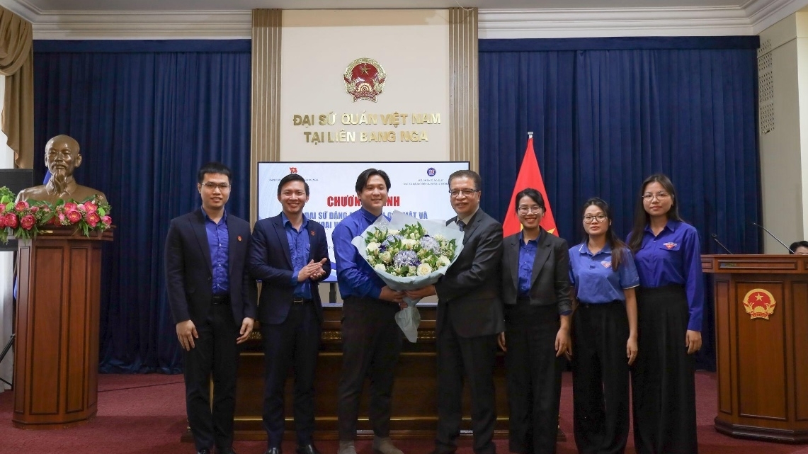 Đại sứ Đặng Minh Khôi gặp mặt và đối thoại với thanh niên, sinh viên Việt Nam tại Nga